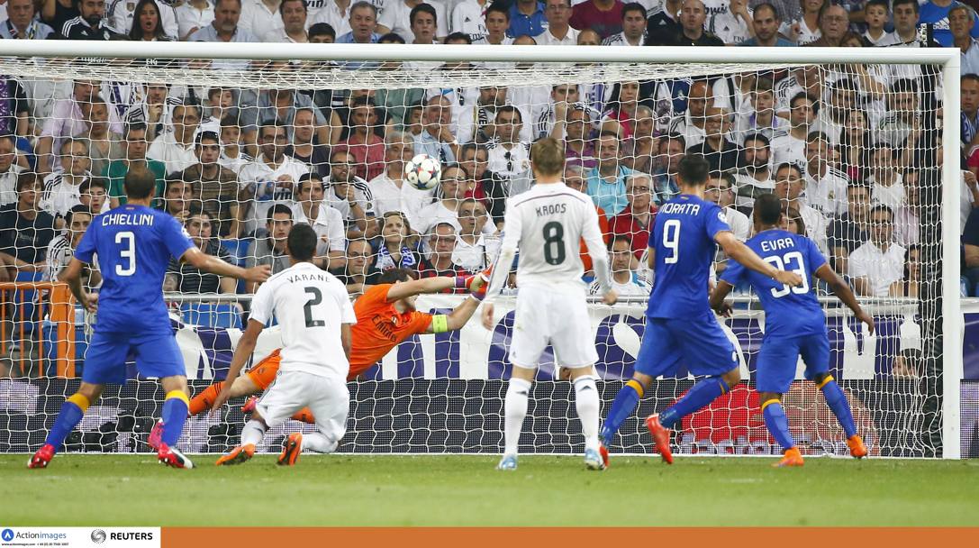 ...e segna il gol dell&#39;1-1: palla alle spalle di Casillas, che come all&#39;andata subisce gol da Morata. Reuters